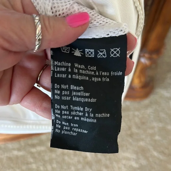 Stylish White Jacket with Black Accents - Picture 4 of 12